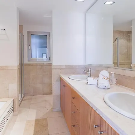 Romen 2-2 Penthouse Sea View & Jacuzzi 2b Semesterbostad *