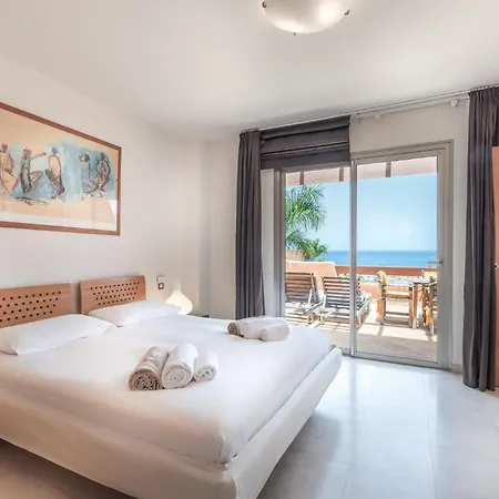 Semesterbostad Romen 2-2 Penthouse Sea View & Jacuzzi 2b