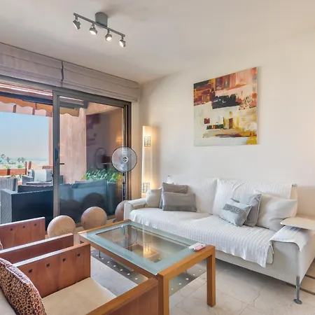 Romen 2-2 Penthouse Sea View & Jacuzzi 2b Feriehus